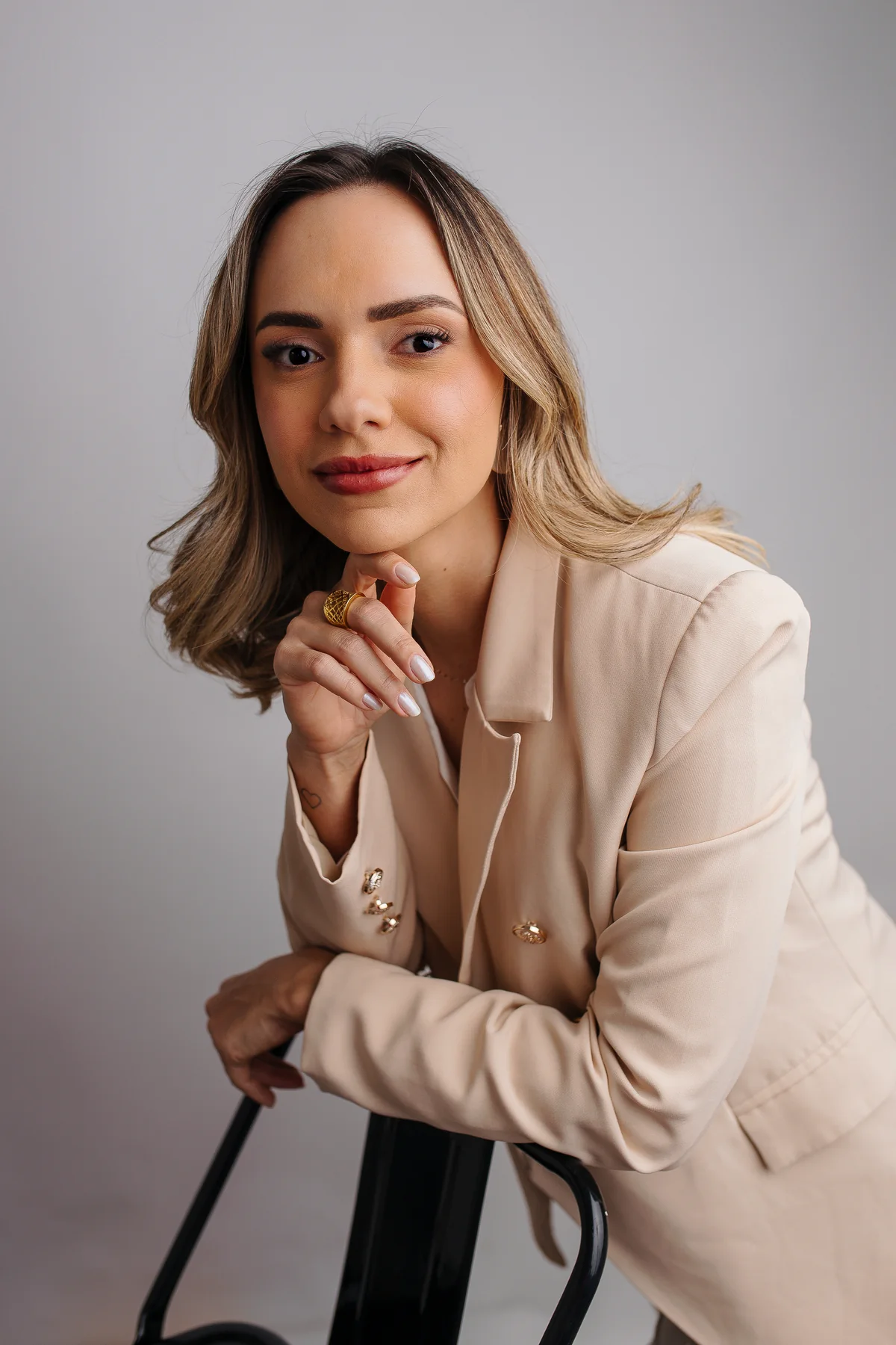 Dra. Jéssica Ferreira em retrato profissional